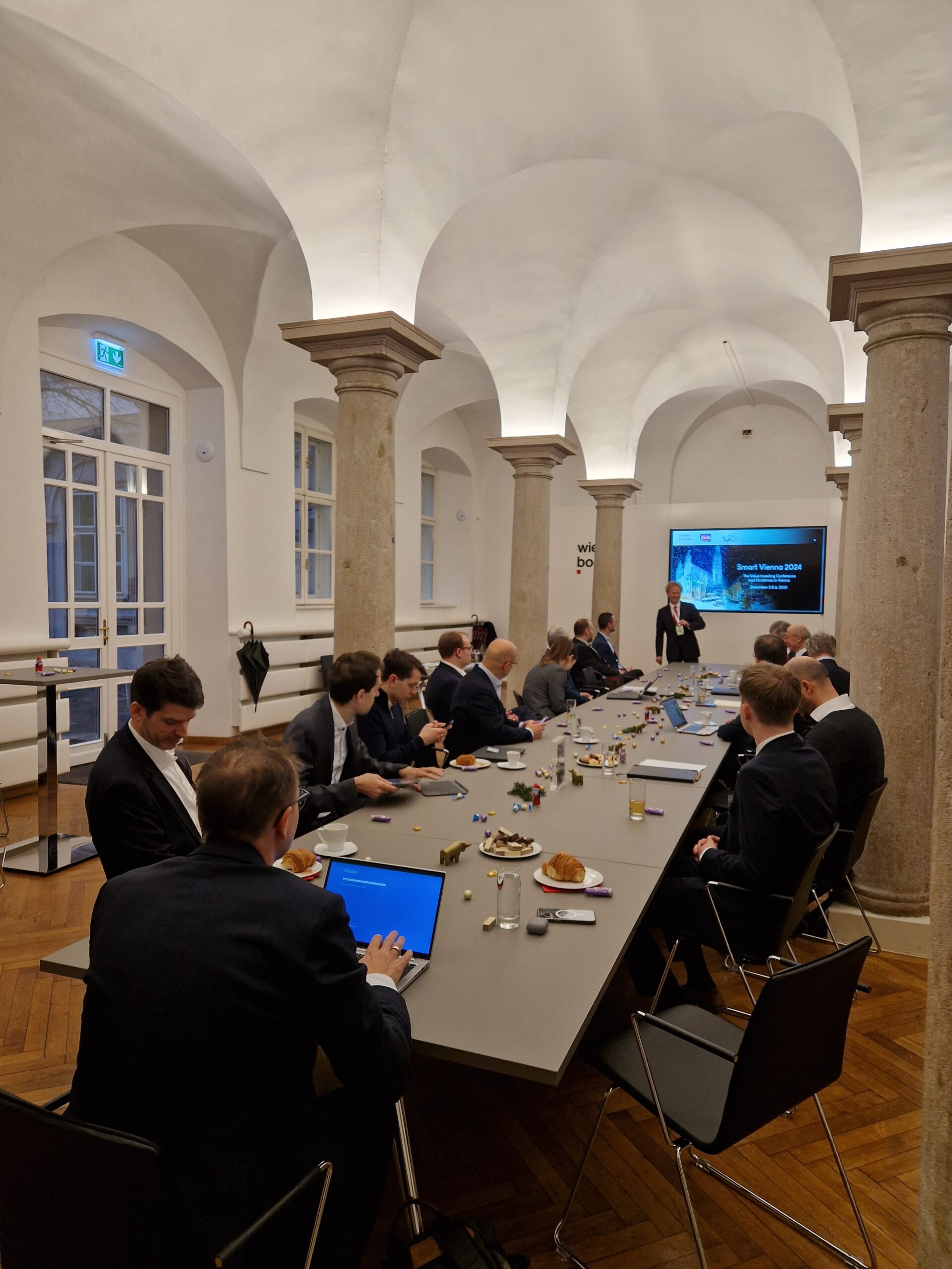 Participants exchanging ideas at the Smart Vienna conference